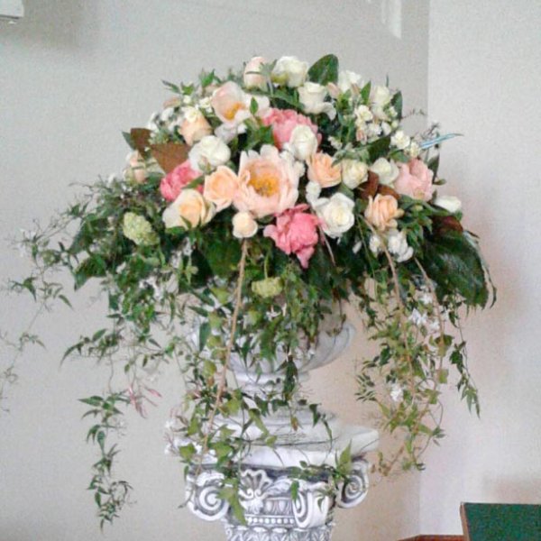 Standing chapel arrangement