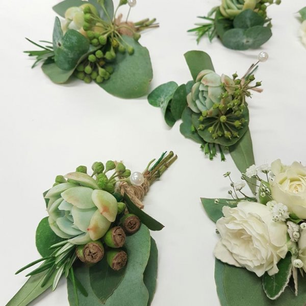 Contemporary buttonholes